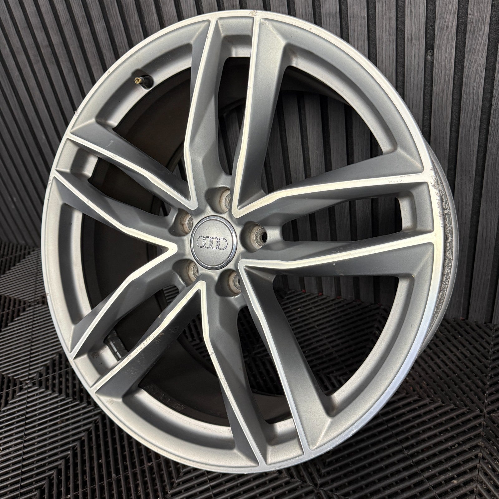 1X 20'' GENUINE AUDI A6 S LINE C7 8.5J ET43 BLACK EDITION WHEEL ALLOY 4G9601025N