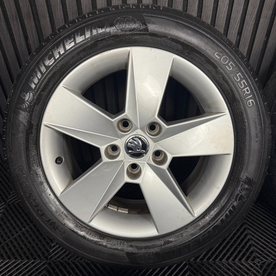 16'' GENUINE SKODA OCTAVIA MK3 5 SPOKE WHEELS TYRES ALLOYS 5E0601025H