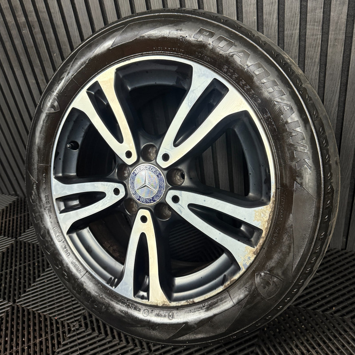 1X 16'' GENUINE MERCEDES A B CLASS CLA BLACK DC ALLOY WHEEL TYRE A2464010000