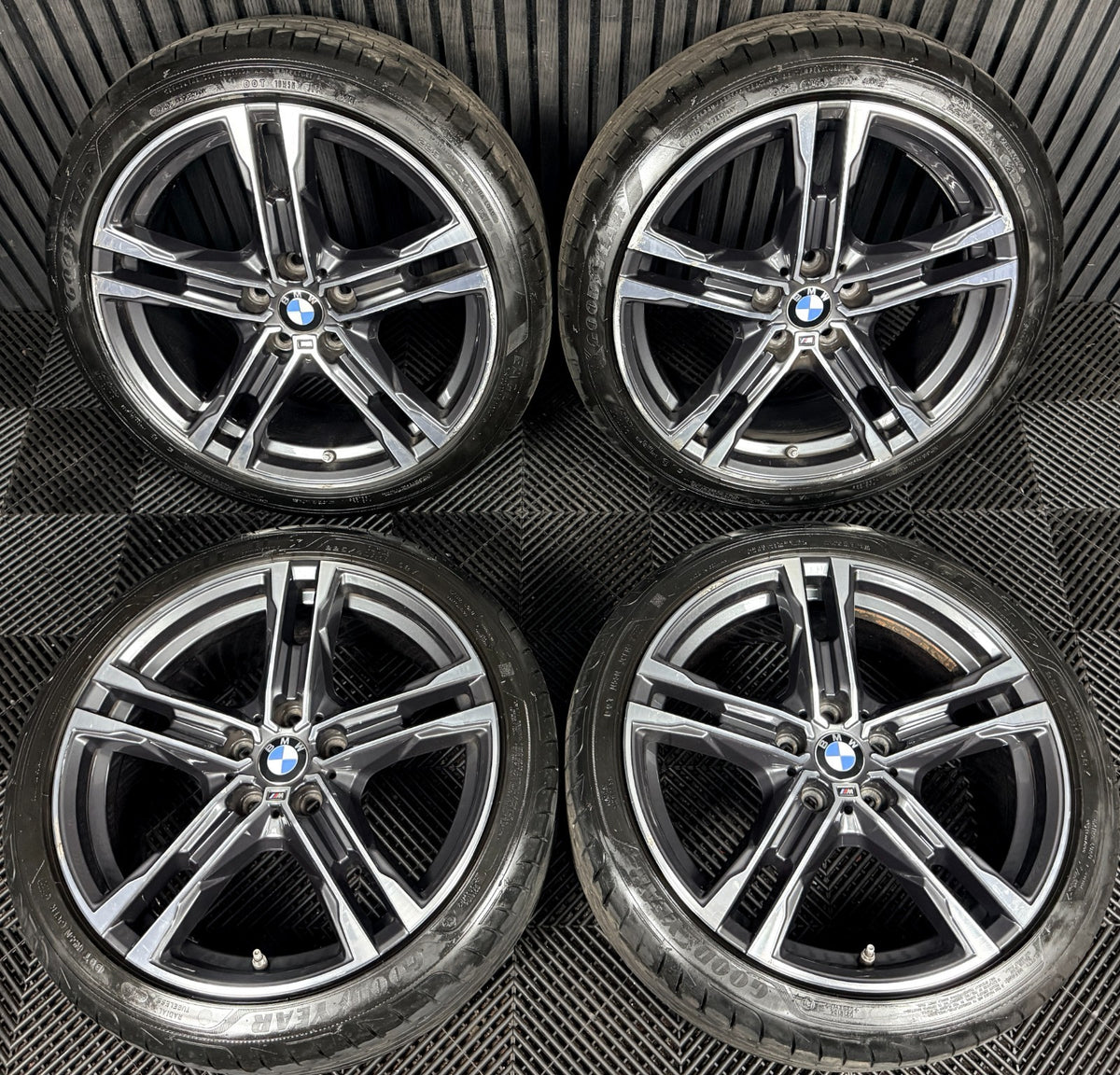 18'' BMW 1 Series 819 Grey M Sport 2 F40 F44 Alloy Wheels Tyres 8092352 Genuine