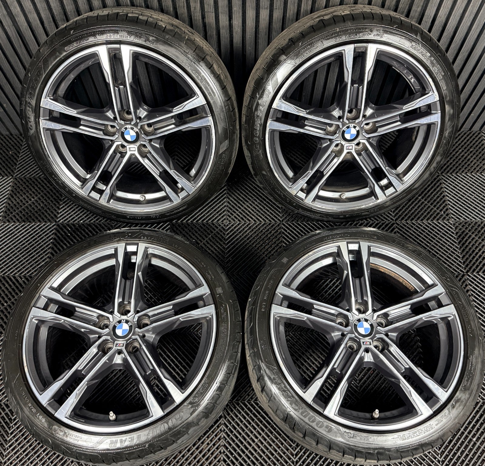 18'' BMW 1 Series 819 Grey M Sport 2 F40 F44 Alloy Wheels Tyres 8092352 Genuine