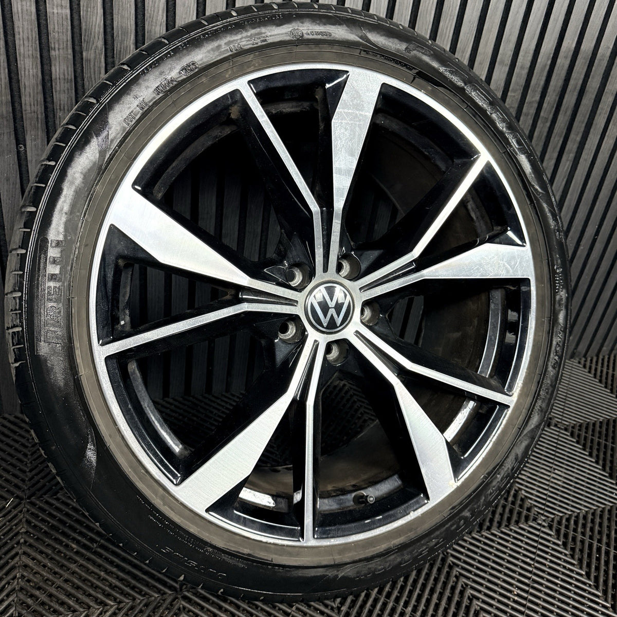 1X 20'' VW Tiguan Misano R Line 5NA601025AH Black DC Alloy Tyre Wheel Genuine
