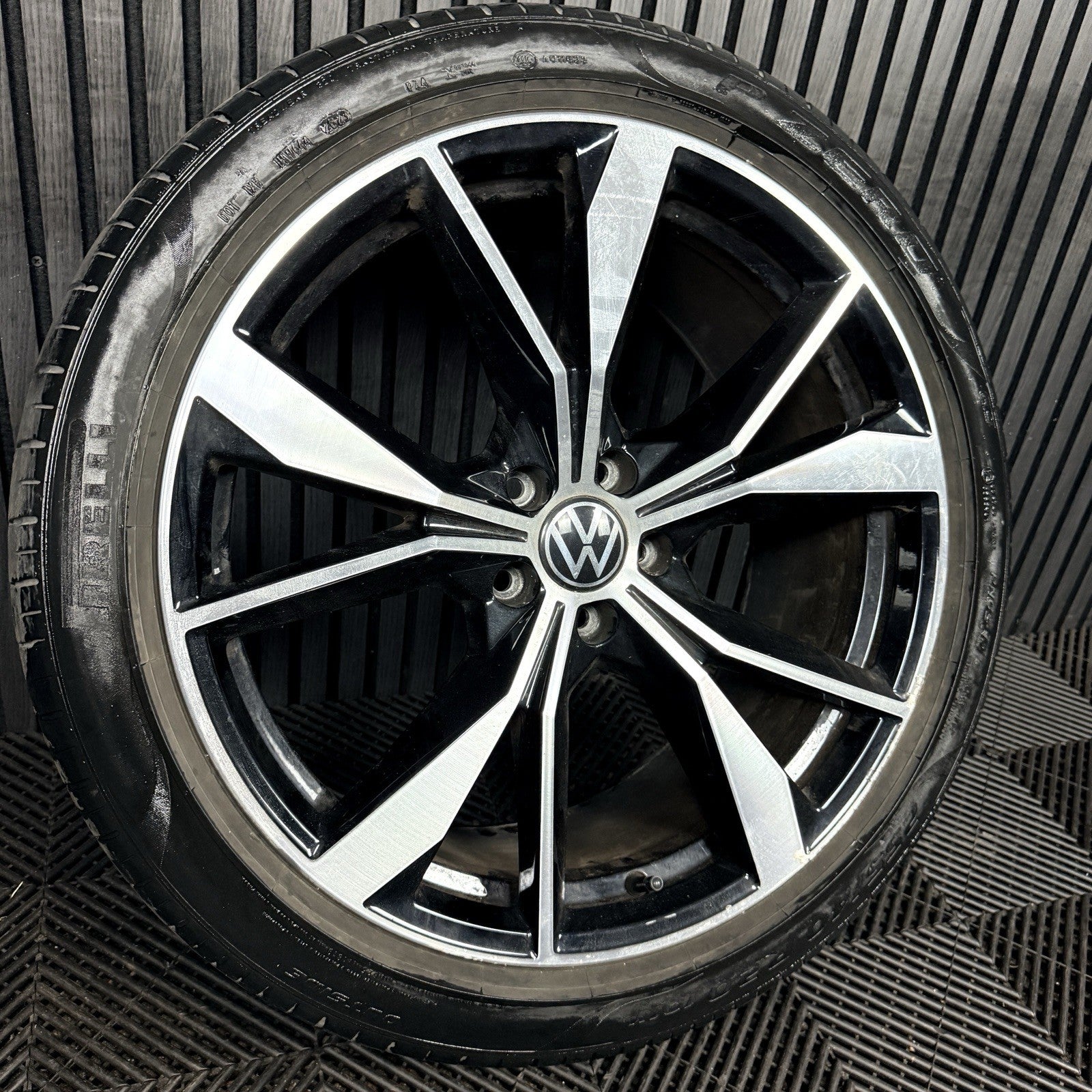 1X 20'' VW Tiguan Misano R Line 5NA601025AH Black DC Alloy Tyre Wheel Genuine