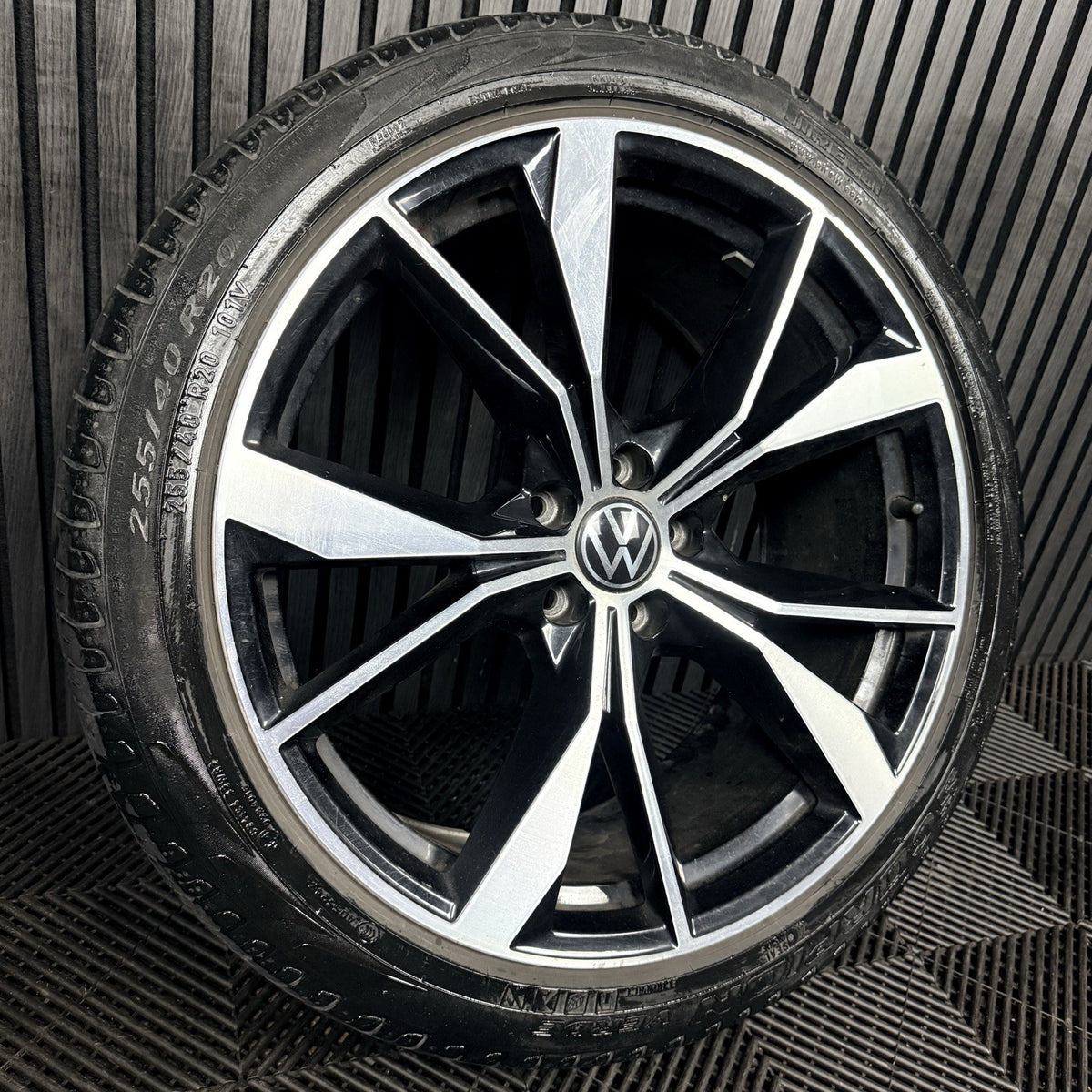 1X 20'' VW Tiguan Misano R Line 5NA601025AH Black DC Alloy Tyre Wheel Genuine