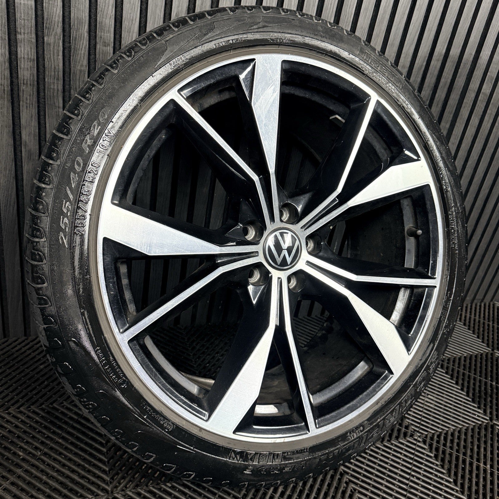 1X 20'' VW Tiguan Misano R Line 5NA601025AH Black DC Alloy Tyre Wheel Genuine