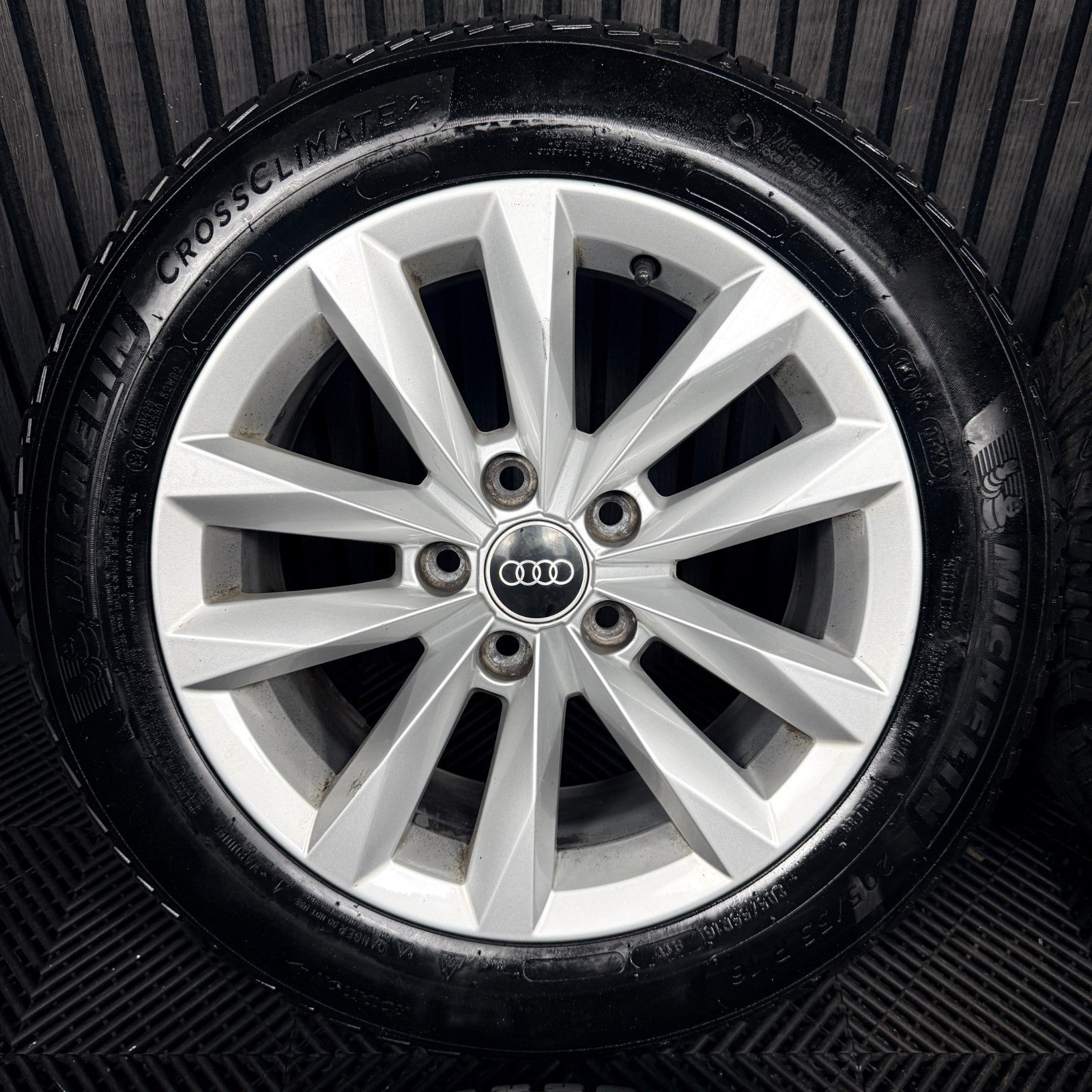 16'' GENUINE AUDI A3 SILVER MULTISPOKE ALLOY WHEELS ALLOYS TYRES 8Y0601025