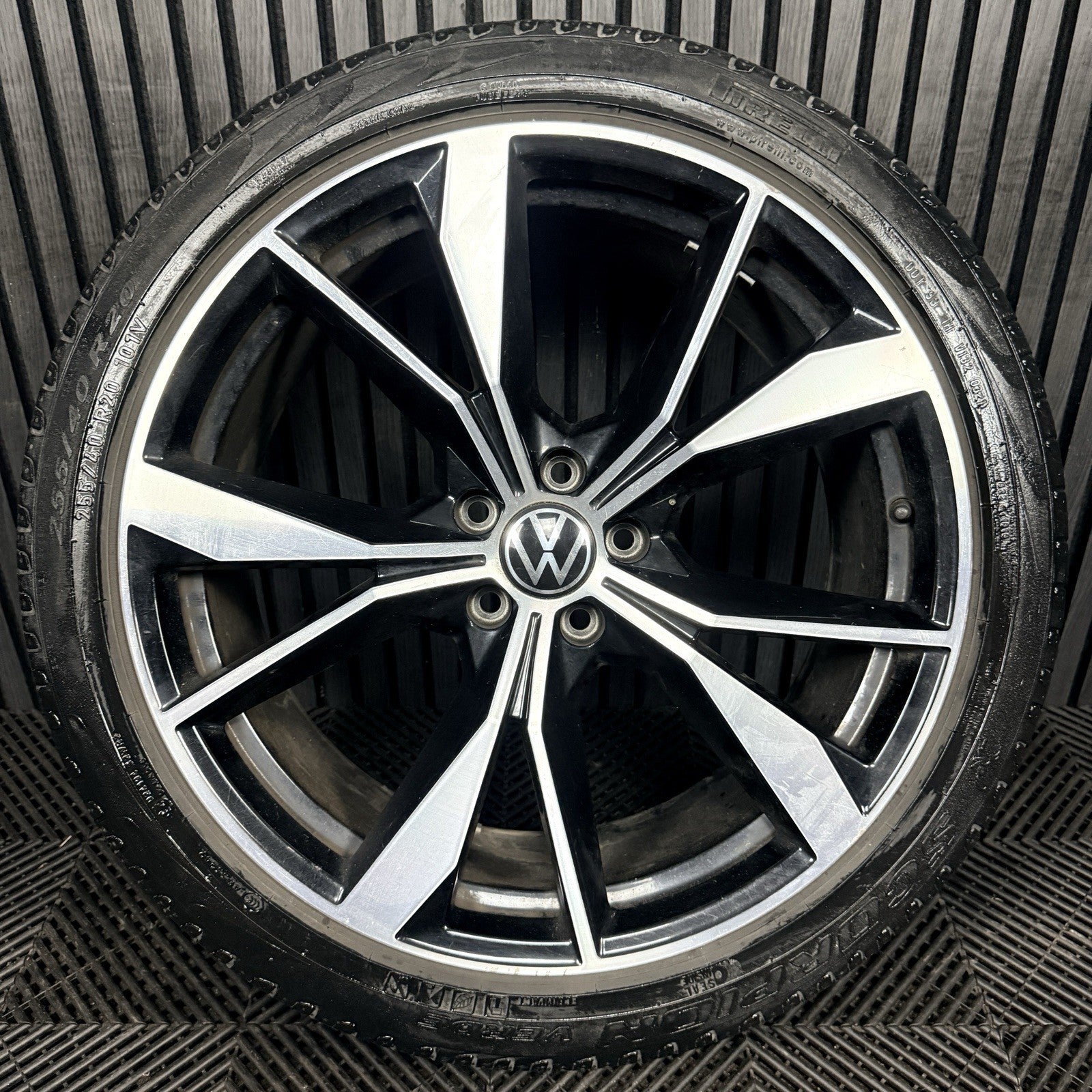 1X 20'' VW Tiguan Misano R Line 5NA601025AH Black DC Alloy Tyre Wheel Genuine