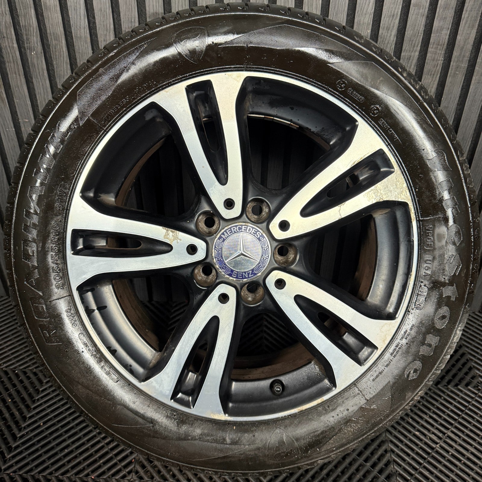 1X 16'' GENUINE MERCEDES A B CLASS CLA BLACK DC ALLOY WHEEL TYRE A2464010000