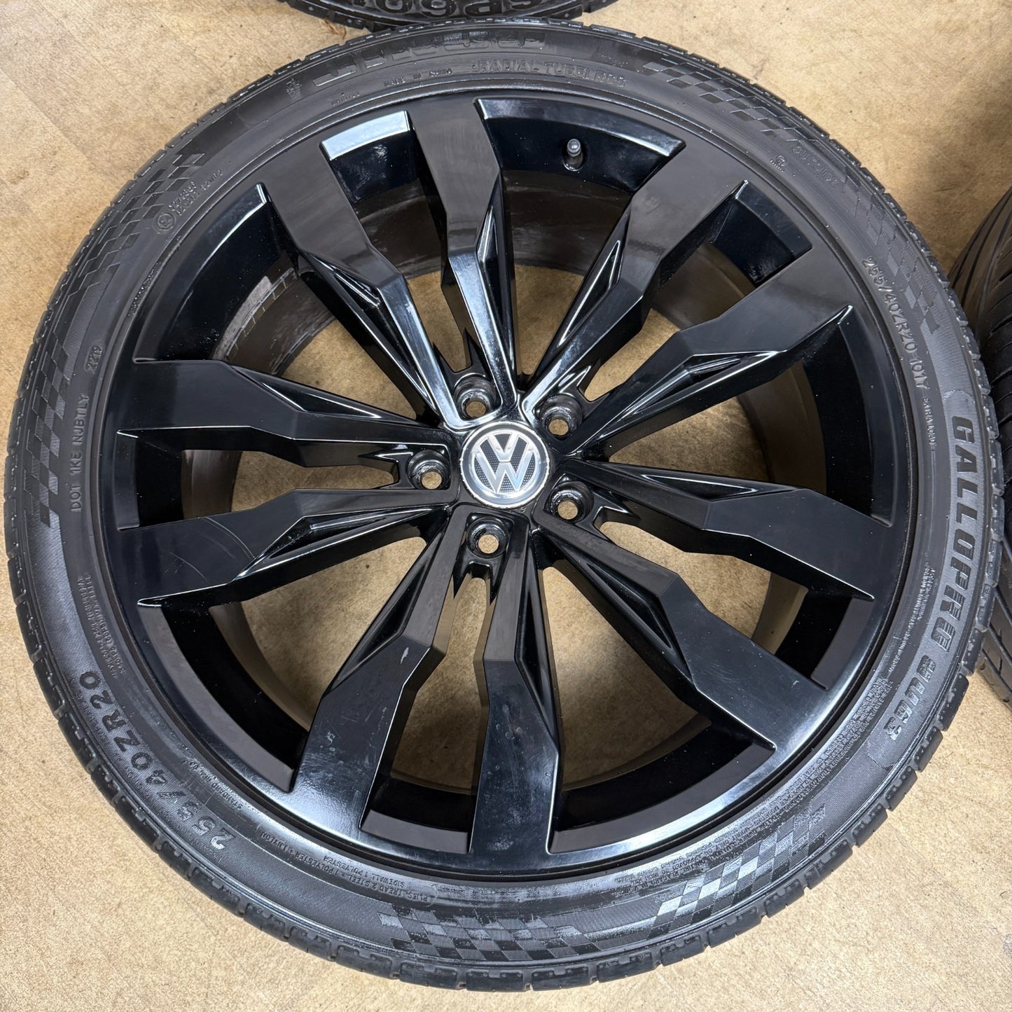 20'' GENUINE VW TIGUAN R LINE SUZUKA BLACK ALLOY WHEELS TYRES ALLOYS 5NA601025G