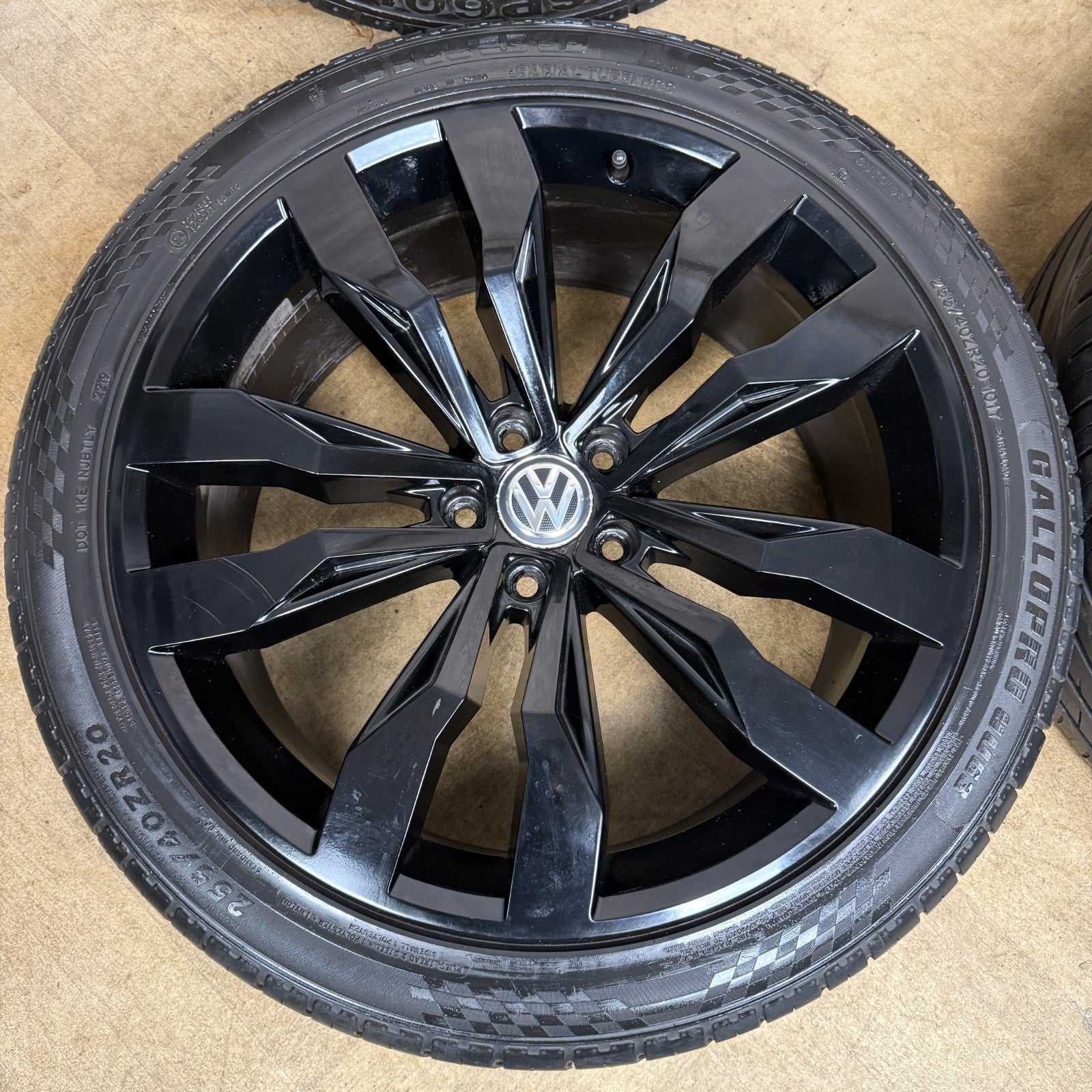 20'' GENUINE VW TIGUAN R LINE SUZUKA BLACK ALLOY WHEELS TYRES ALLOYS 5NA601025G