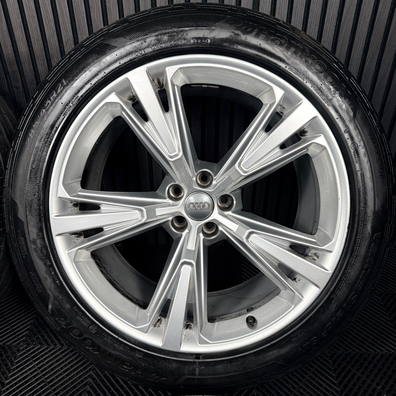 21'' Audi Q8 S Line 5 Spoke Alloy Wheels Alloys Tyres 4M8601025H Genuine