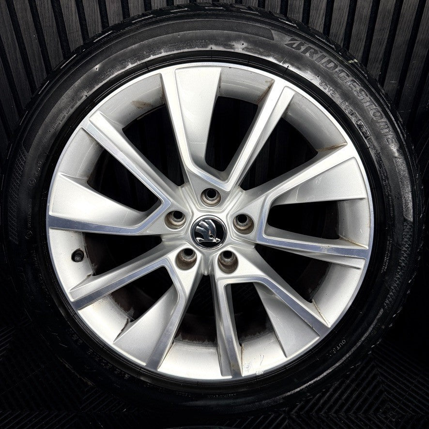 18'' Skoda Karoq Alloy Wheels Tyres Silver DC MK2 57A601025L 5X112 Genuine