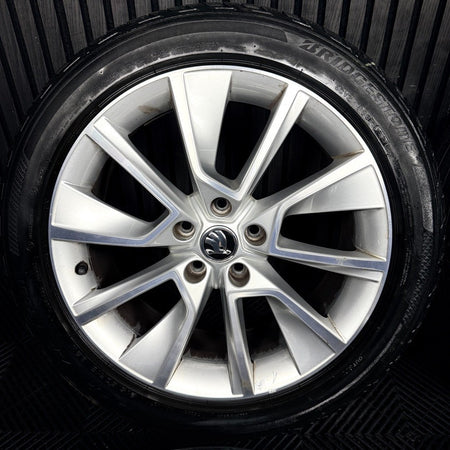 18'' Skoda Karoq Alloy Wheels Tyres Silver DC MK2 57A601025L 5X112 Genuine