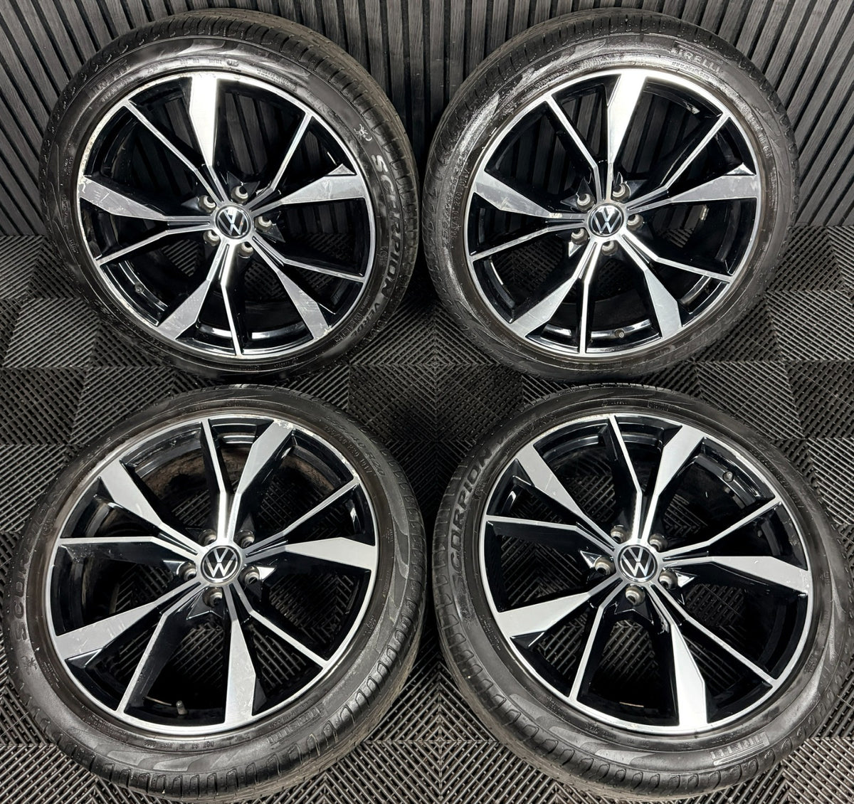 20'' VW Tiguan R Line Misano Alloy Wheels Tyres Alloys 5NA601025AH Genuine