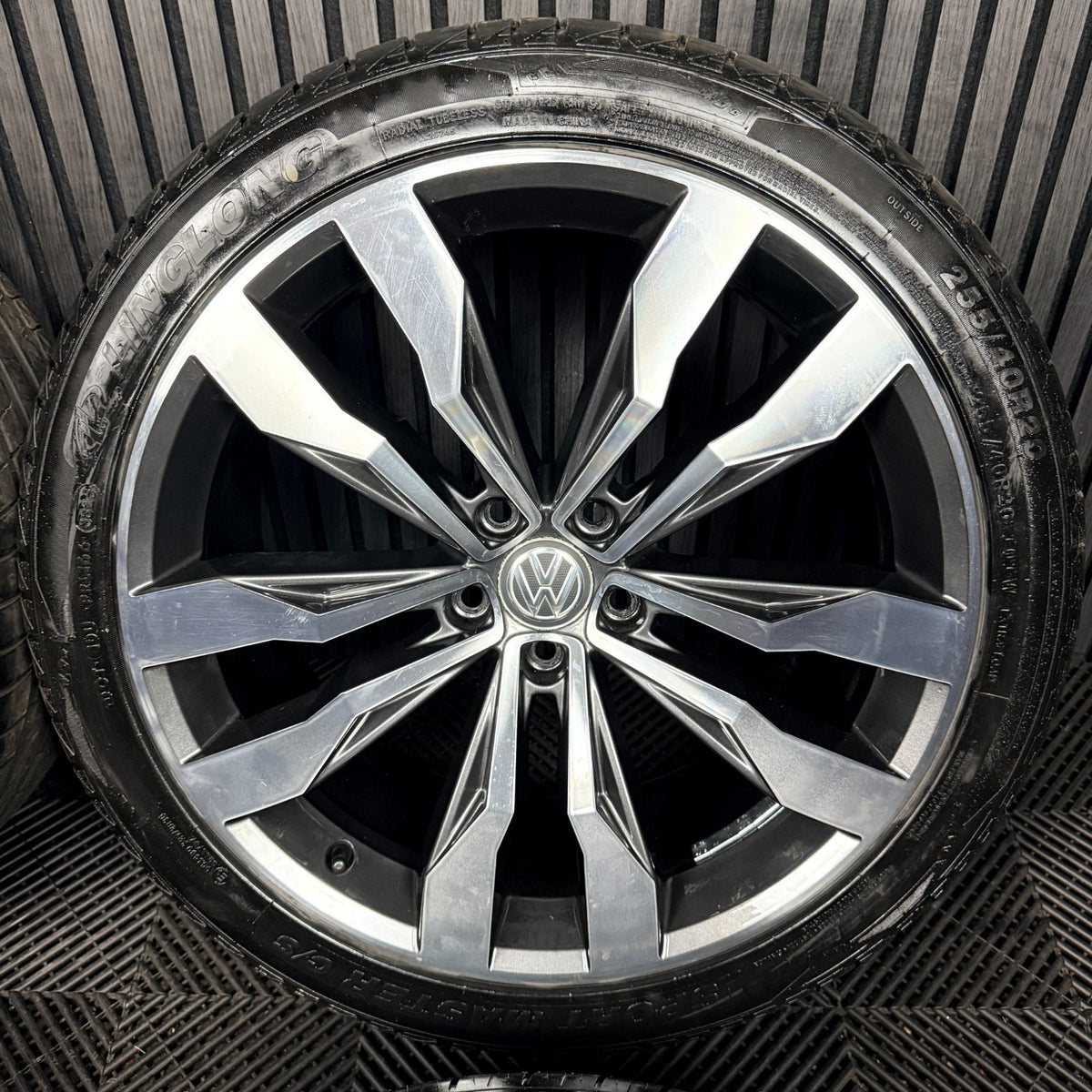 20'' VW Tiguan R Line Suzuka Grey Dc Alloy Wheels Tyre Alloys 5NA601025G Genuine