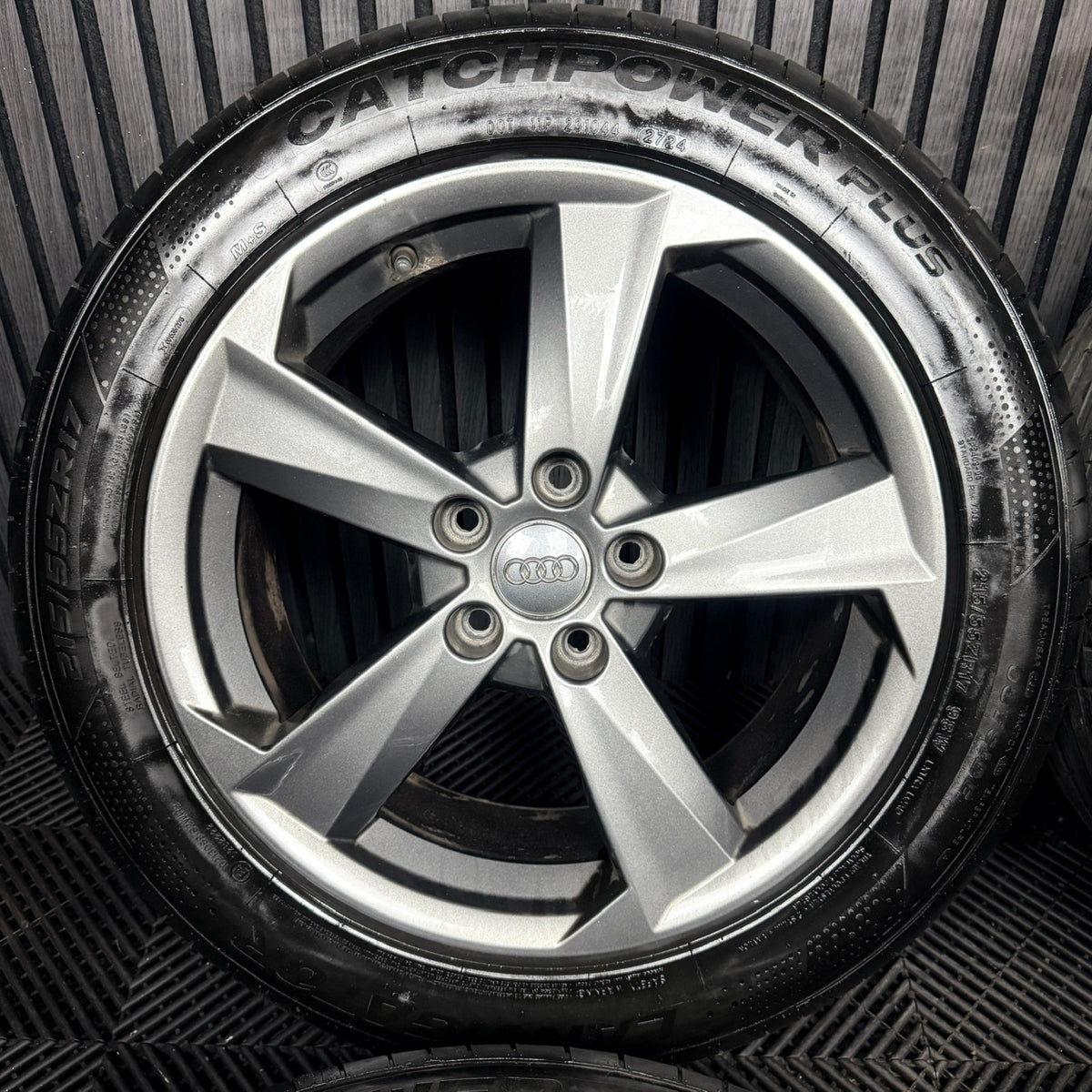 17'' Audi Q2 5 Spoke Grey Alloy Wheels Tyres Alloys 81A601025B Genuine