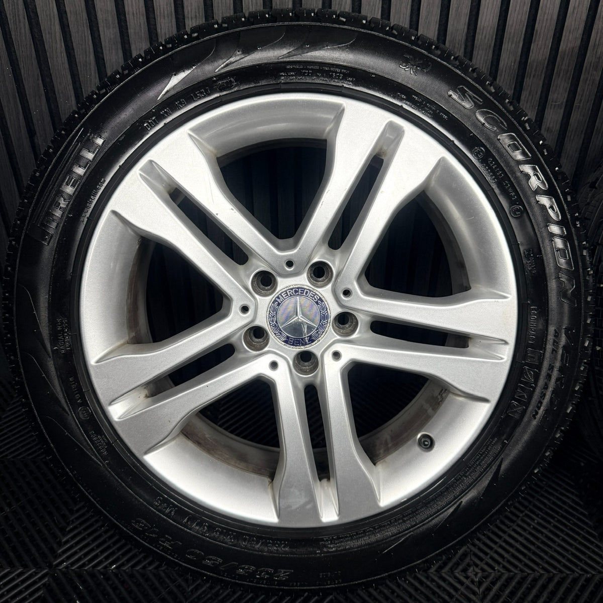 18'' Mercedes GLA Silver 5 Double Spoke Wheels Tyres Alloys A1564011300 Genuine
