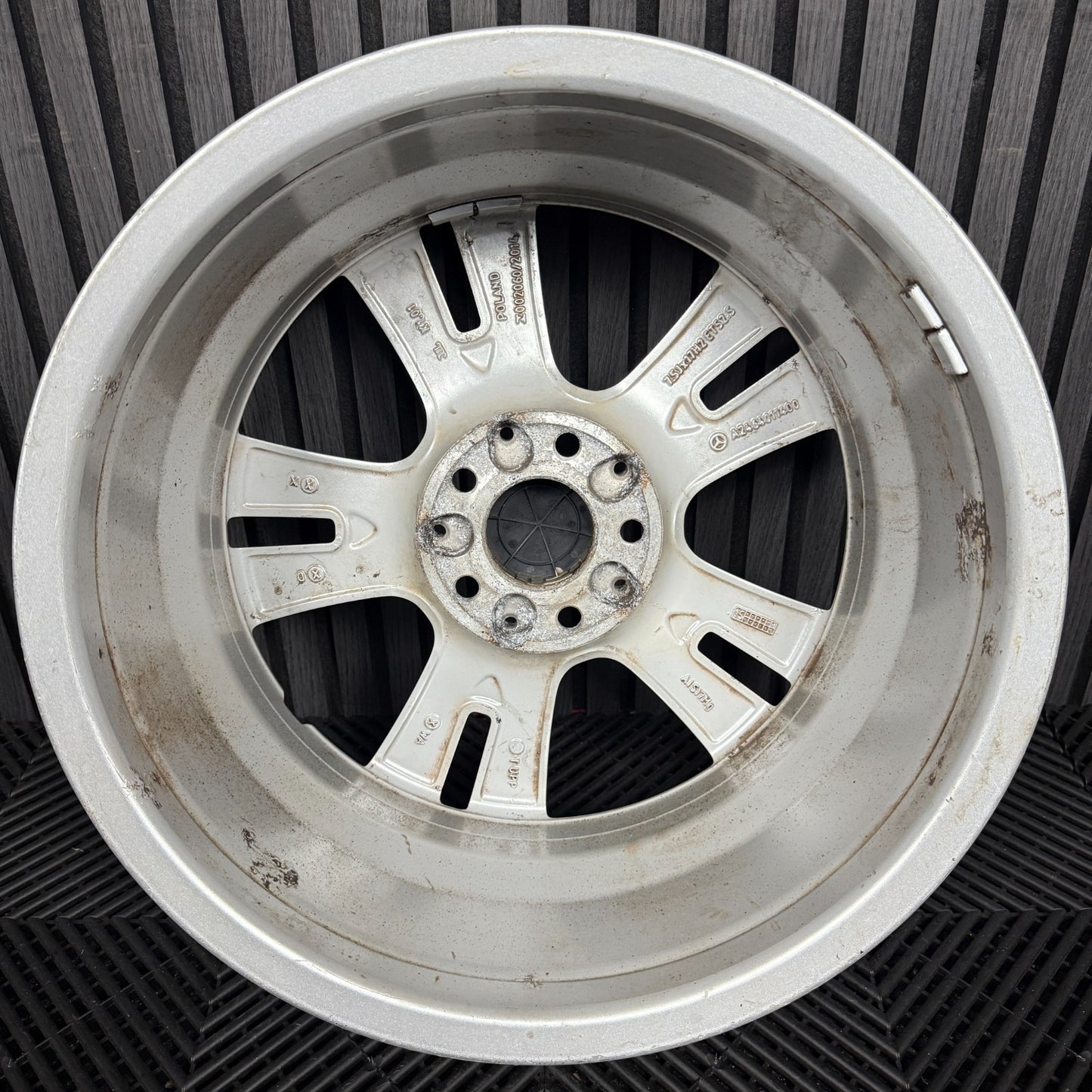 1X 17'' GENUINE MERCEDES A B CLASS CLA SILVER ALLOY WHEEL TYRE A2464011400