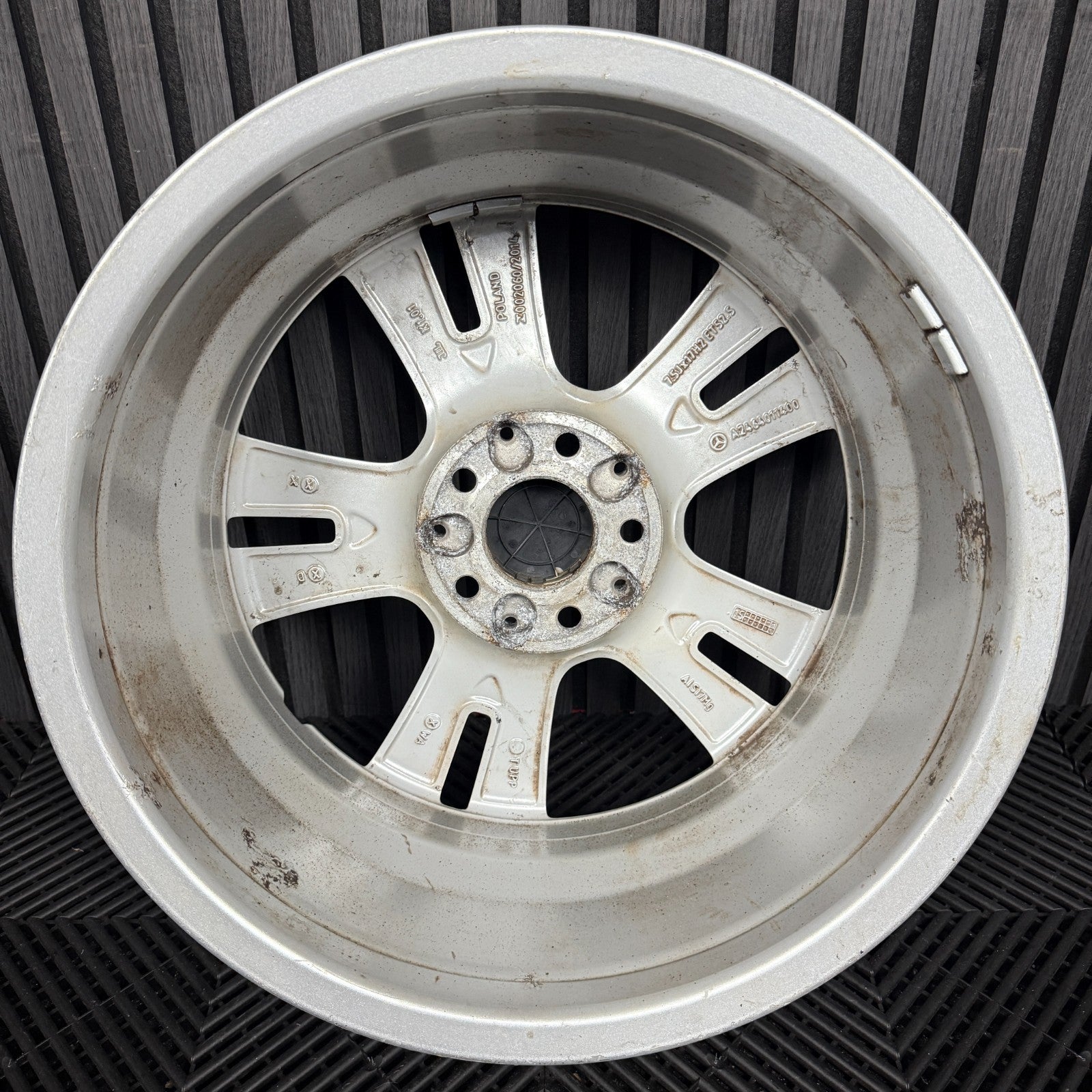 1X 17'' GENUINE MERCEDES A B CLASS CLA SILVER ALLOY WHEEL TYRE A2464011400