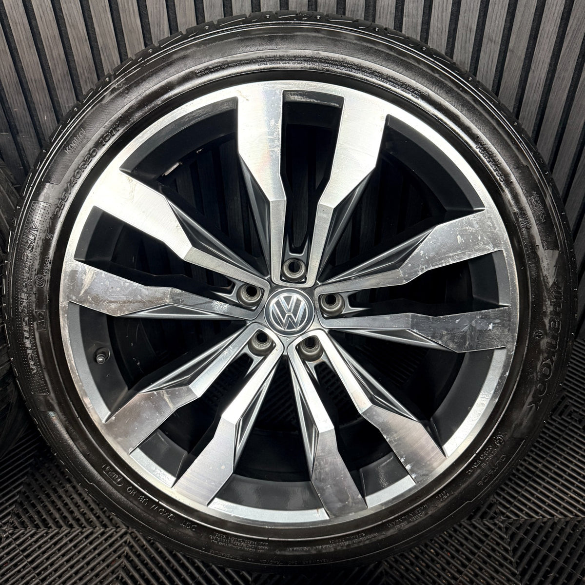 20'' VW Tiguan R Line Suzuka Grey Dc Alloy Wheels Tyre Alloys 5NA601025G Genuine