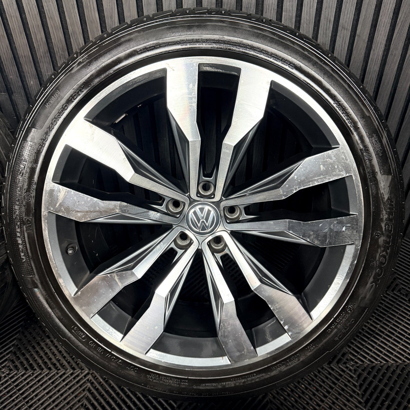 20'' VW Tiguan R Line Suzuka Grey Dc Alloy Wheels Tyre Alloys 5NA601025G Genuine