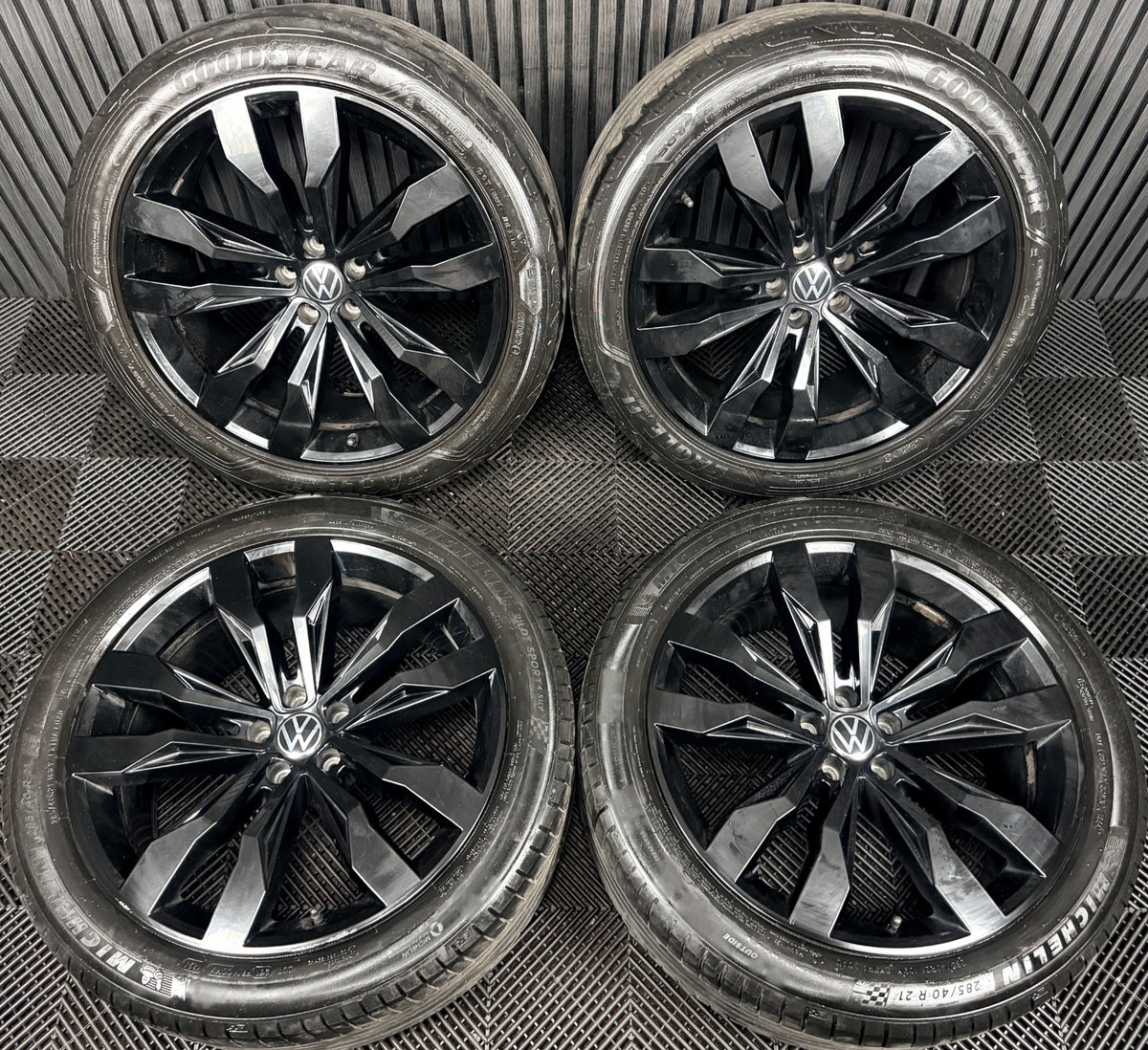 21'' VW Touareg Suzuka Black R Line Wheels Alloys Tyres Q7 760601025D Genuine