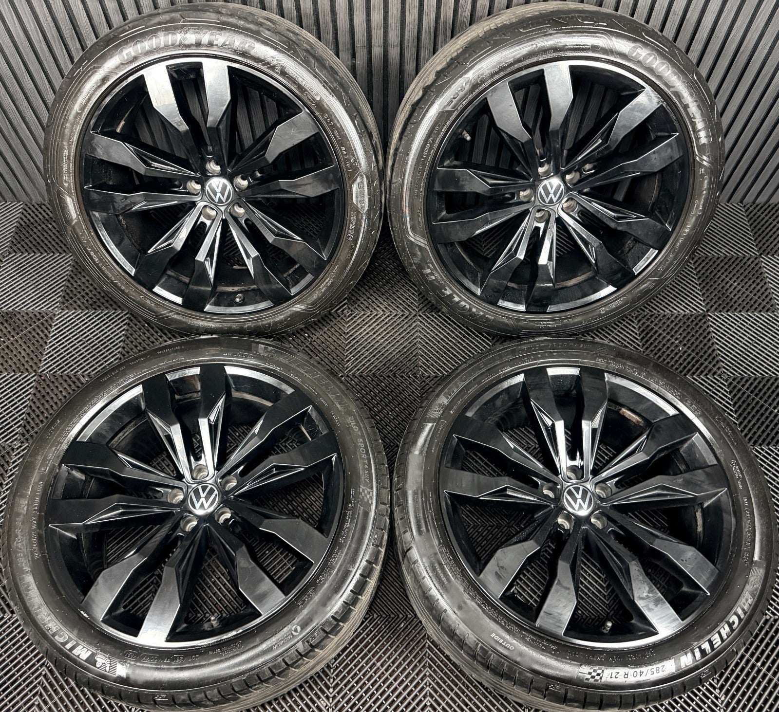 21'' VW Touareg Suzuka Black R Line Wheels Alloys Tyres Q7 760601025D Genuine
