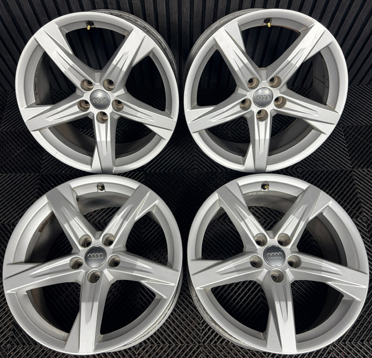 18'' Audi Q5 5 Spoke Alloy Wheels 5X112 A4 A3 Caddy 80A601025BE Genuine