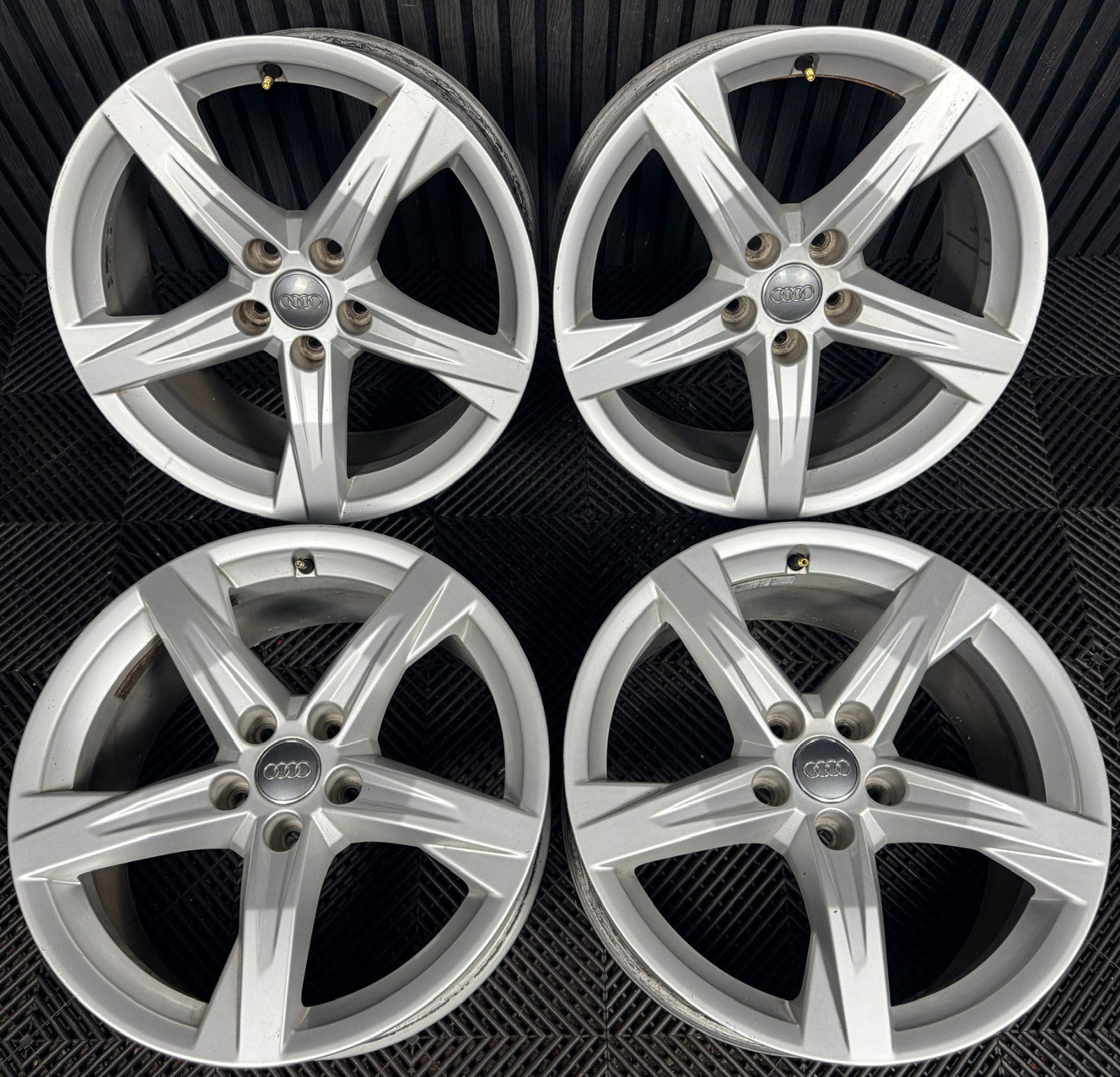 18'' Audi Q5 5 Spoke Alloy Wheels 5X112 A4 A3 Caddy 80A601025BE Genuine
