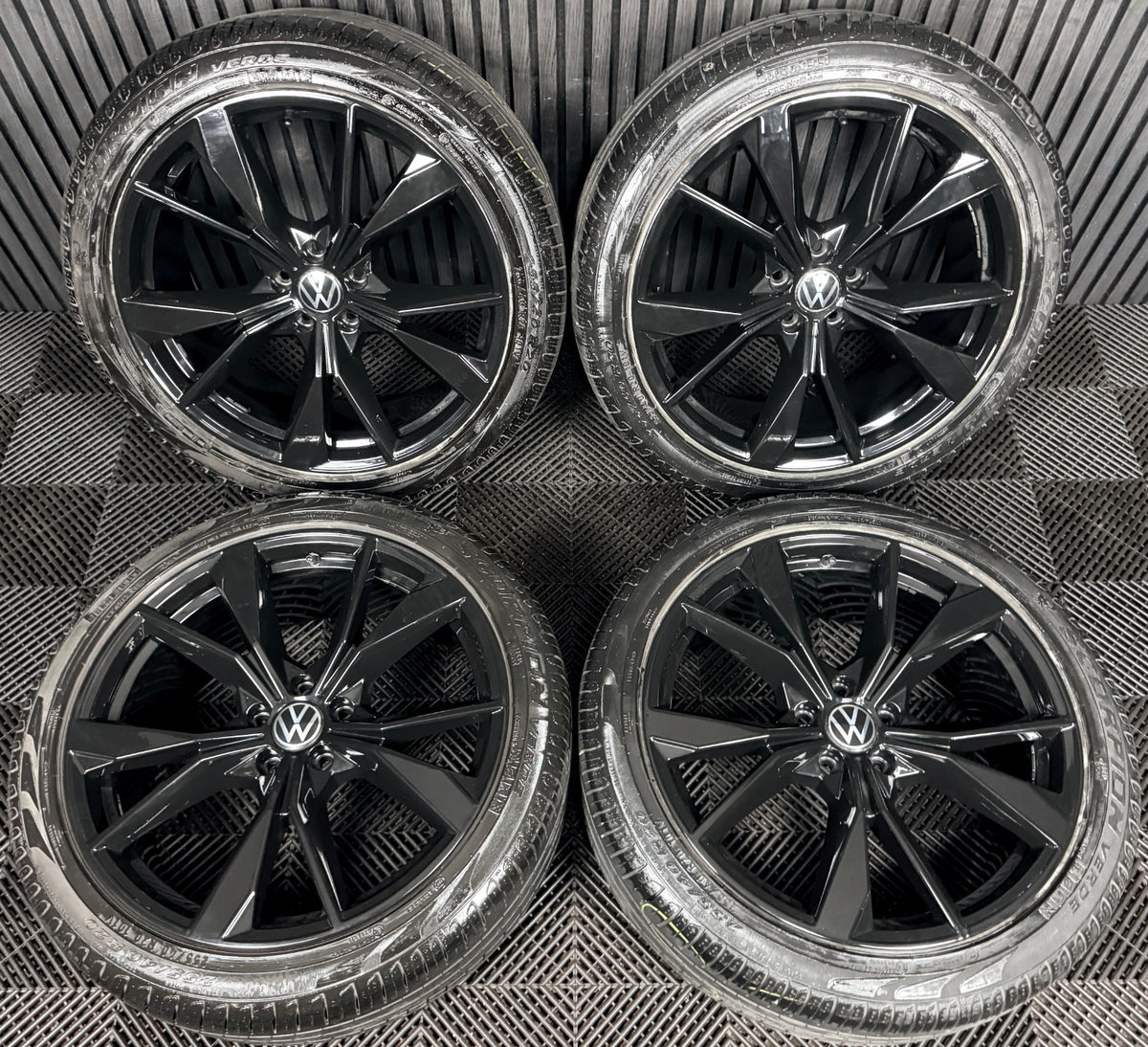 20'' VW Tiguan R Line Misano Black Alloy Wheels Tyres Alloys 5NA601025AH Genuine