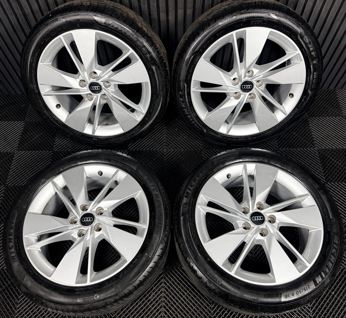 18'' Audi Q2 S Line Alloy Wheels Tyres Alloys 81A601025AL Genuine