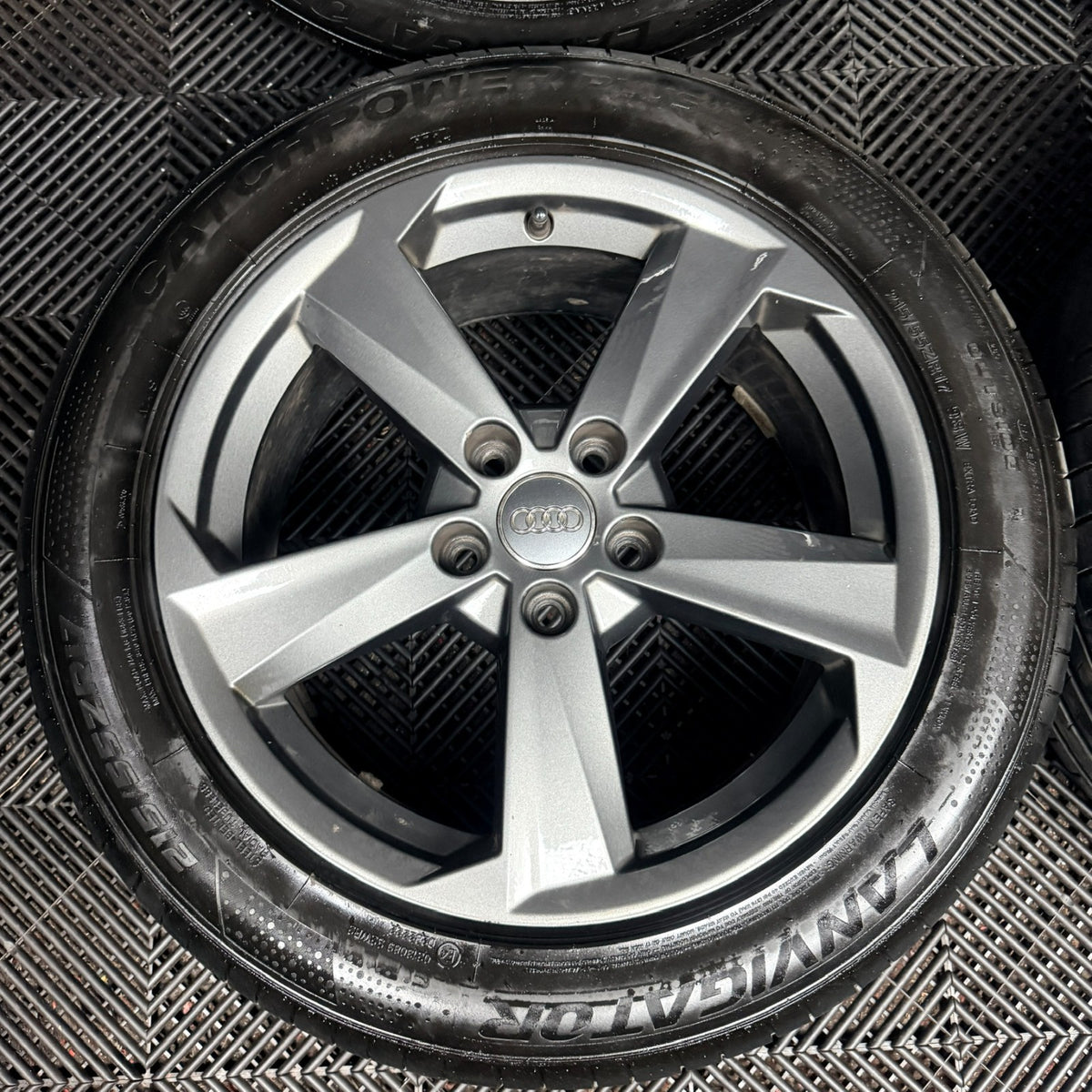 17'' Audi Q2 5 Spoke Grey Alloy Wheels Tyres Alloys 81A601025B Genuine