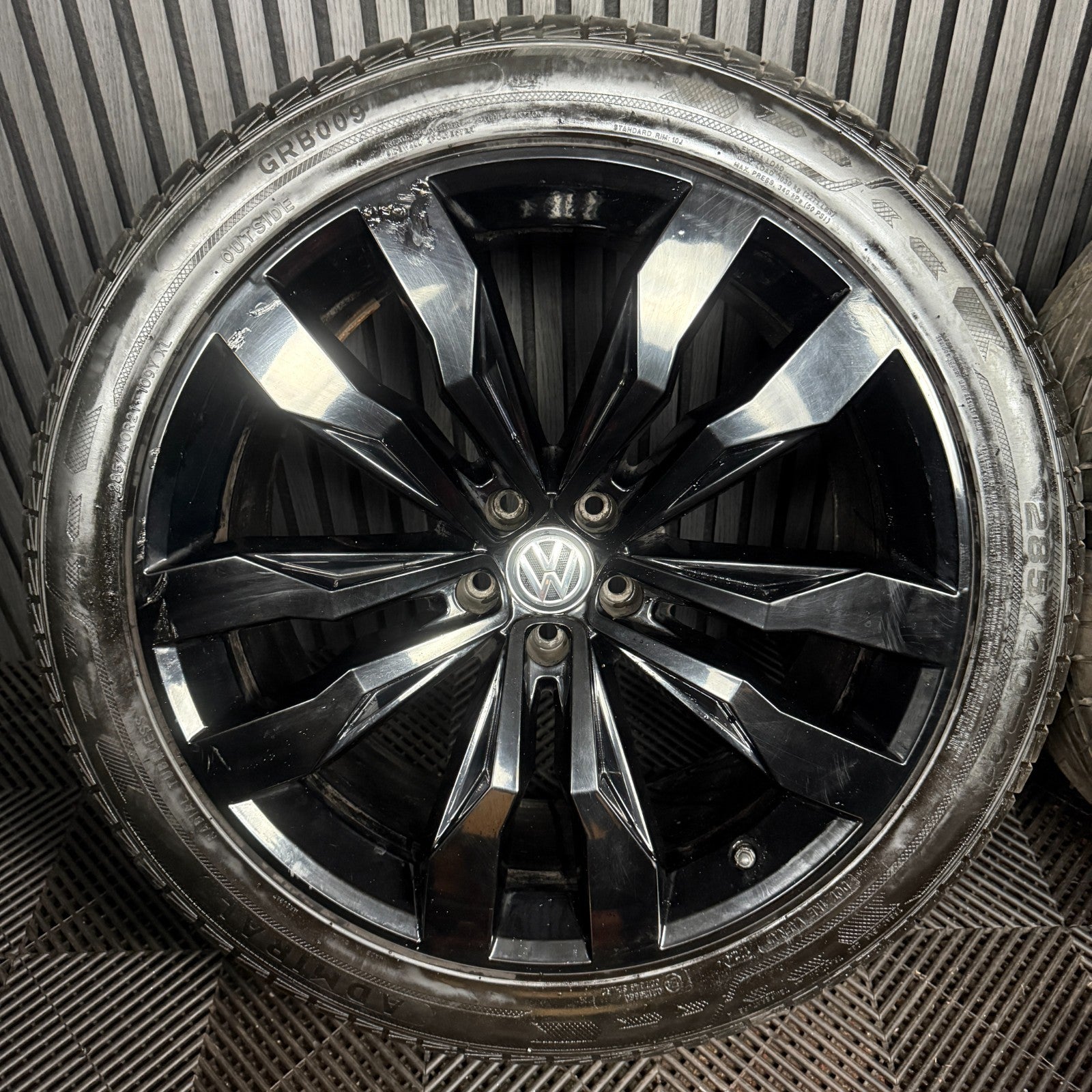 21'' GENUINE VW TOUAREG SUZUKA BLACK R LINE WHEELS ALLOYS TYRES Q7 760601025D