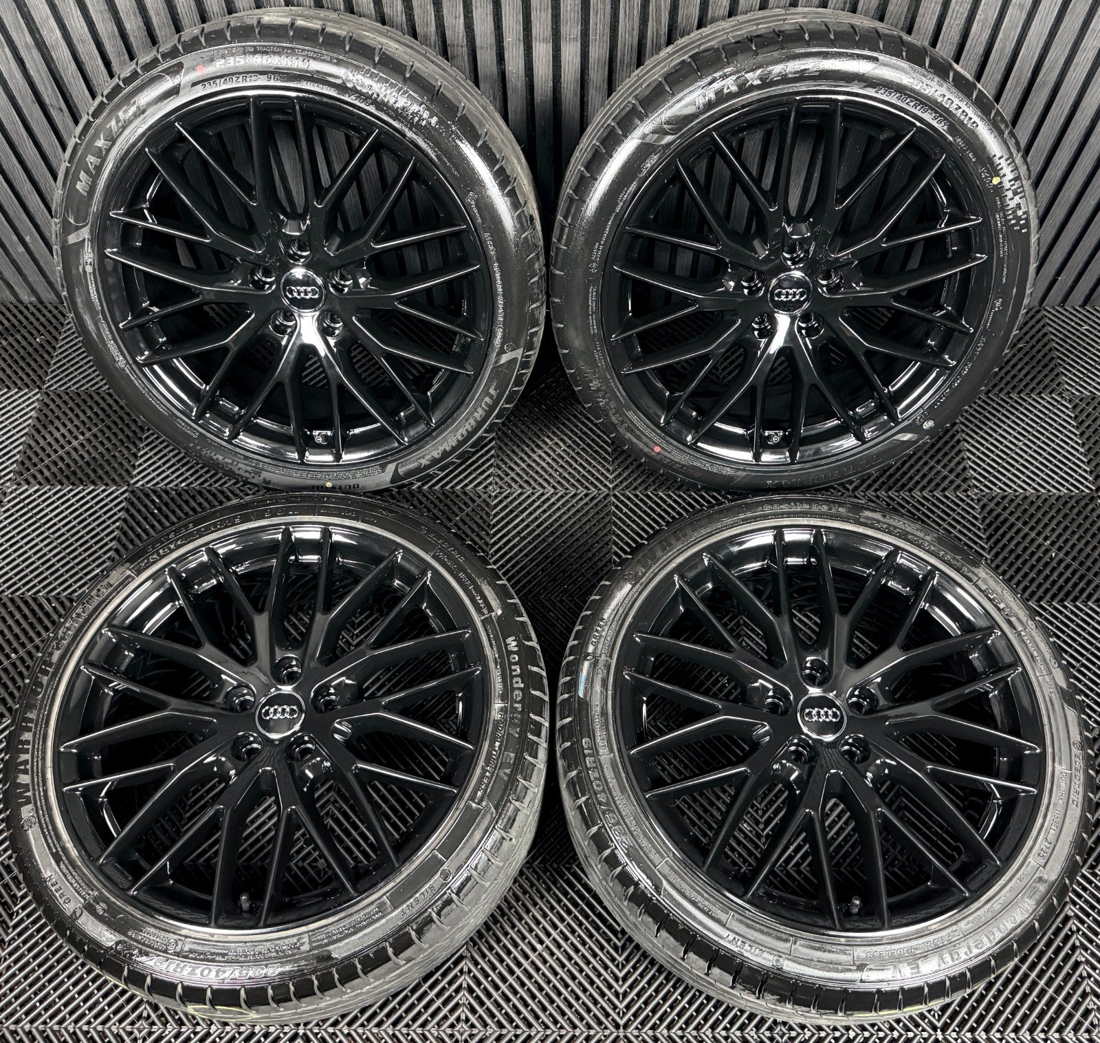 19'' Audi Q2 Black Edition  Alloy Wheels Tyres Alloys 81A601025AB Genuine