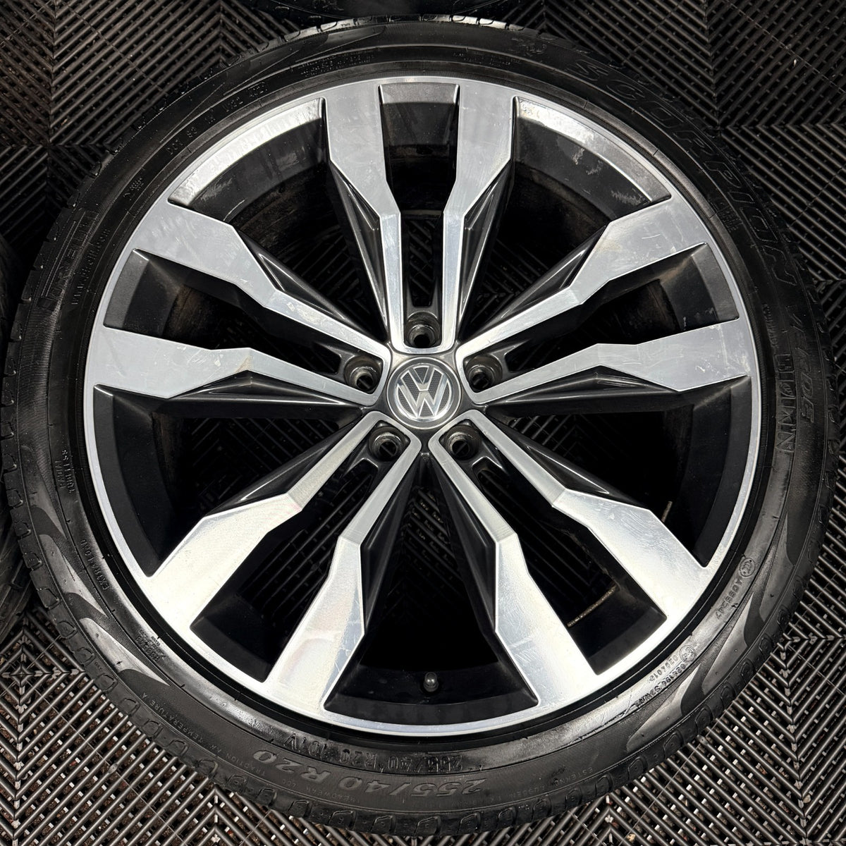 20'' VW Tiguan R Line Suzuka Grey Dc Alloy Wheels Tyre Alloys 5NA601025G Genuine