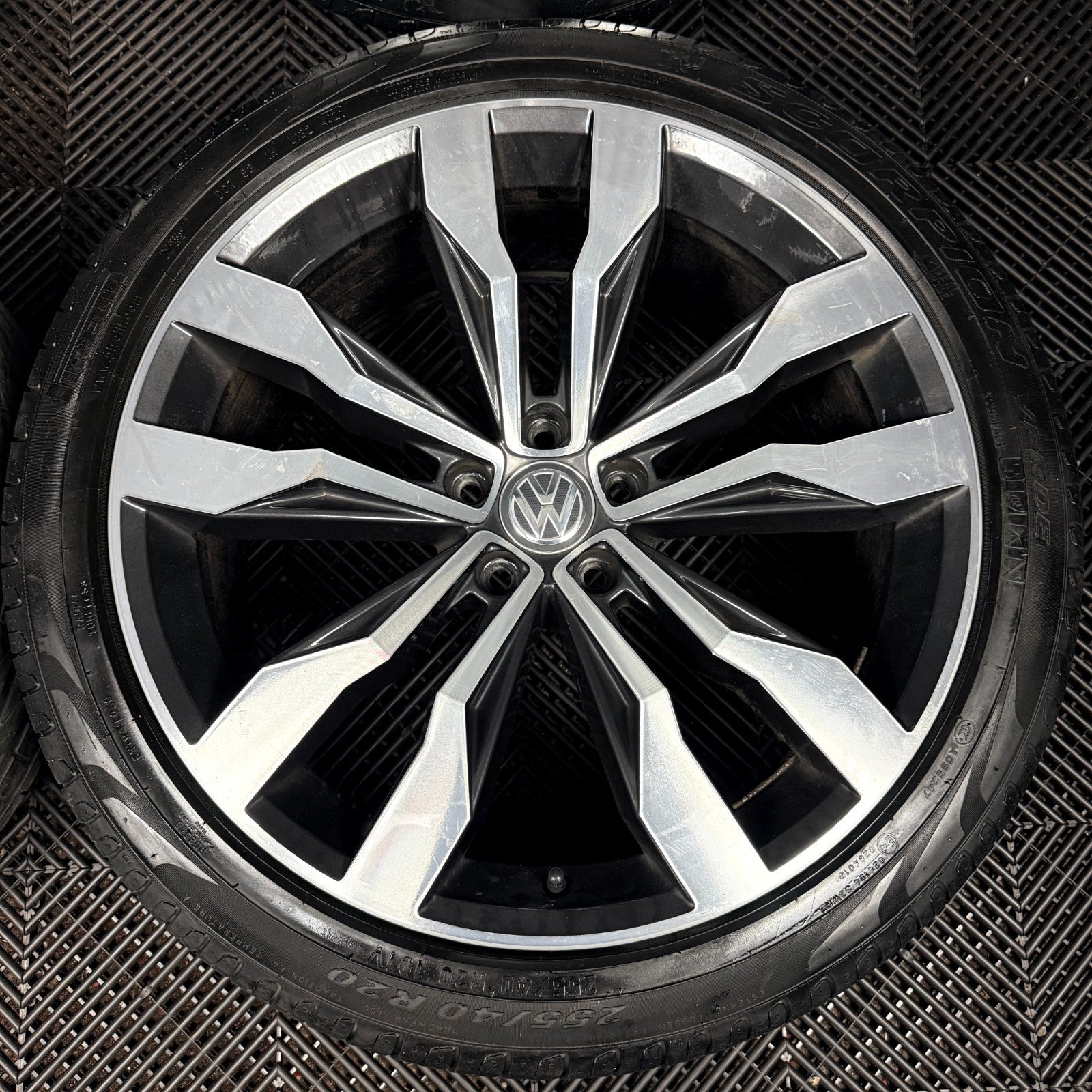 20'' VW Tiguan R Line Suzuka Grey Dc Alloy Wheels Tyre Alloys 5NA601025G Genuine
