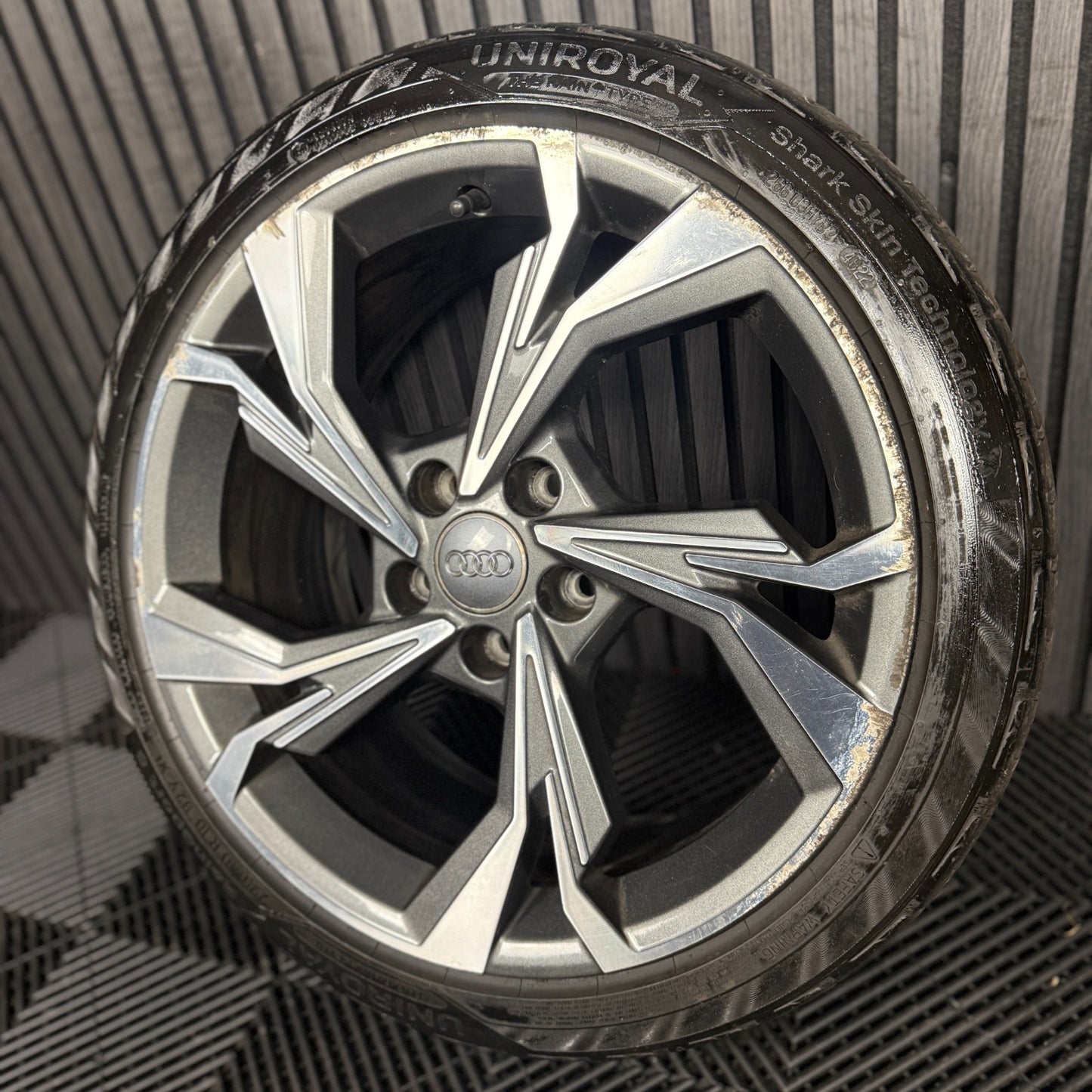 1X 18'' GENUINE AUDI A3 GREY DC ALLOY WHEEL TYRE 8Y0601025H SINGLE SPARE