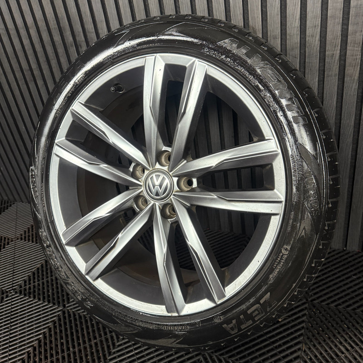1X 18'' GENUINE VW PASSAT R LINE B8 DARTFORD GT GTE ALLOY WHEEL TYRE 3G0601025K