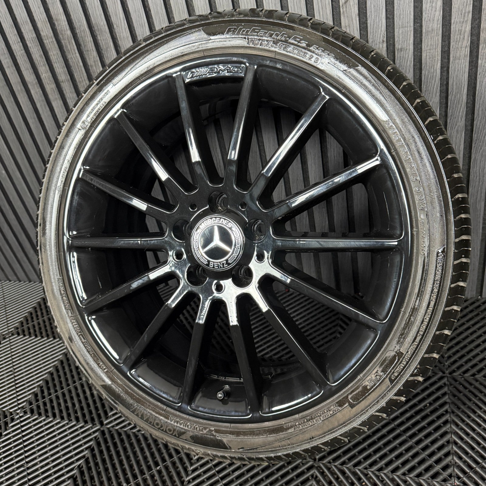 1X 18'' GENUINE AMG MERCEDES A CLASS CLA W176 BLACK ALLOY WHEEL TYRE A1764010200