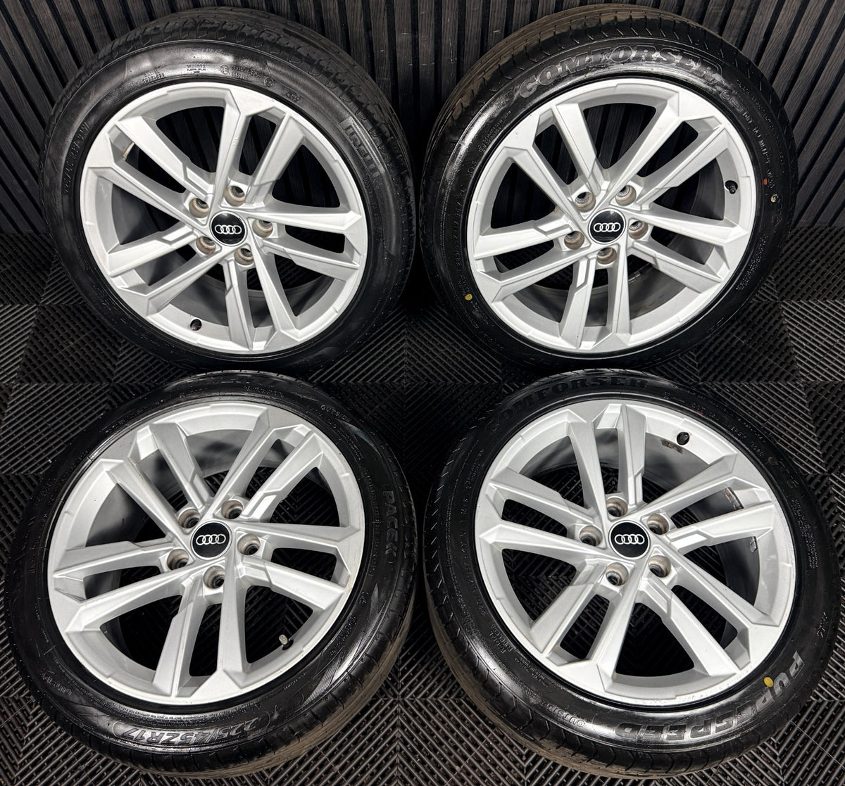 17'' Audi A3 Silver Sport Wheels Alloys Tyres 8Y0601025E Genuine