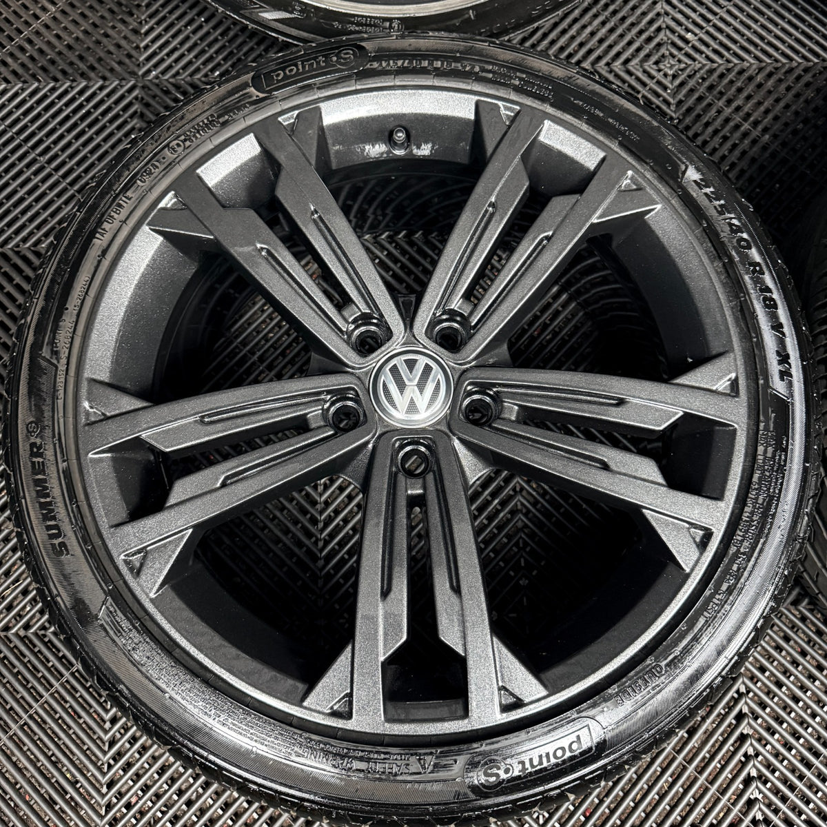 18" VW Golf Seville Grey GTD GT Mk7 Alloy Wheel Tyres 5G0601025CM Genuine