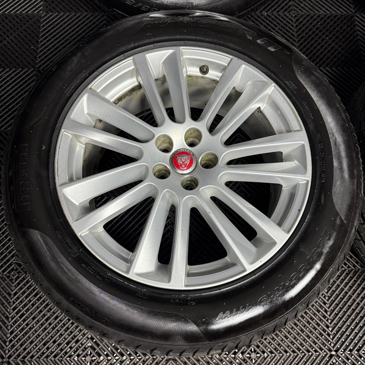 19'' GENUINE JAGUAR F PACE SILVER 7 DOUBLE SPOKE ALLOY WHEELS TYRES HK83-1007-DA