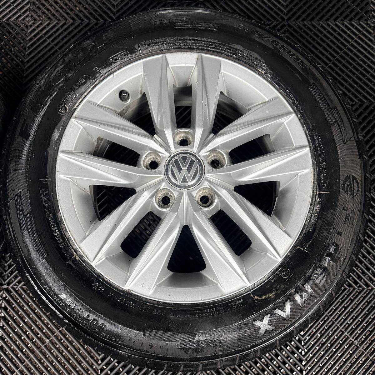 15'' VW Caddy Mk4 Mk3 Caloundra Silver Alloys Wheels Tyres 2K5601025L Genuine