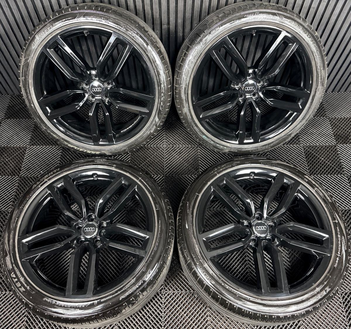 21'' Audi SQ5 Q5 S Line Black Alloy Wheels Tyres 8R0601025CP Genuine