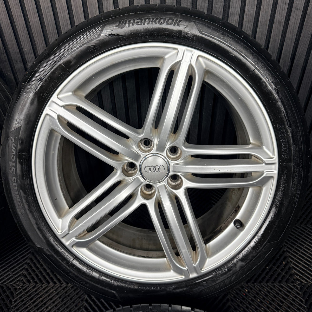 19'' Audi Q3 S Line 5 Triple Segment Wheels Tyres Alloys 8U0601025AC Genuine