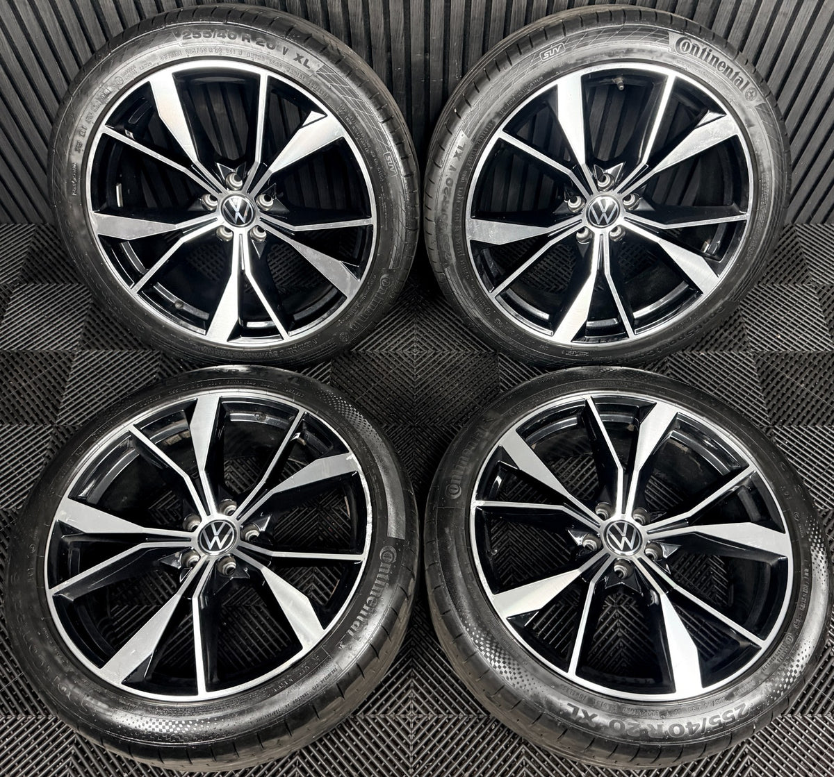 20'' VW Tiguan R Line Misano Alloy Wheels Tyres Alloys 5NA601025AH Genuine
