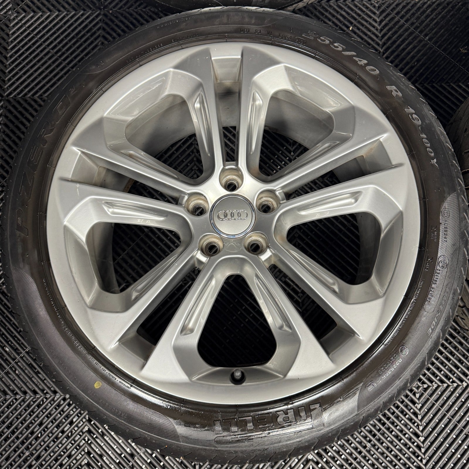 19'' GENUINE AUDI Q3 S LINE 5 DOUBLE SPOKE ALLOY WHEELS TYRES ALLOYS 8U0601025AD