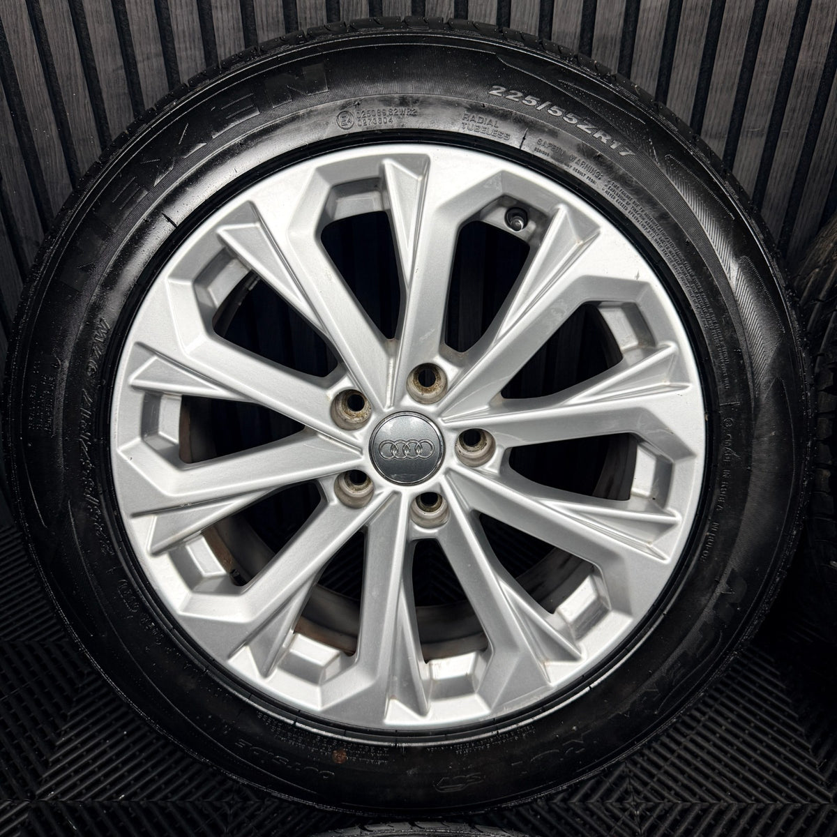 17'' Audi A4 A6 Silver B8 B9 C7 C6 Alloy Wheels Alloys Tyres 8W0601025L Genuine
