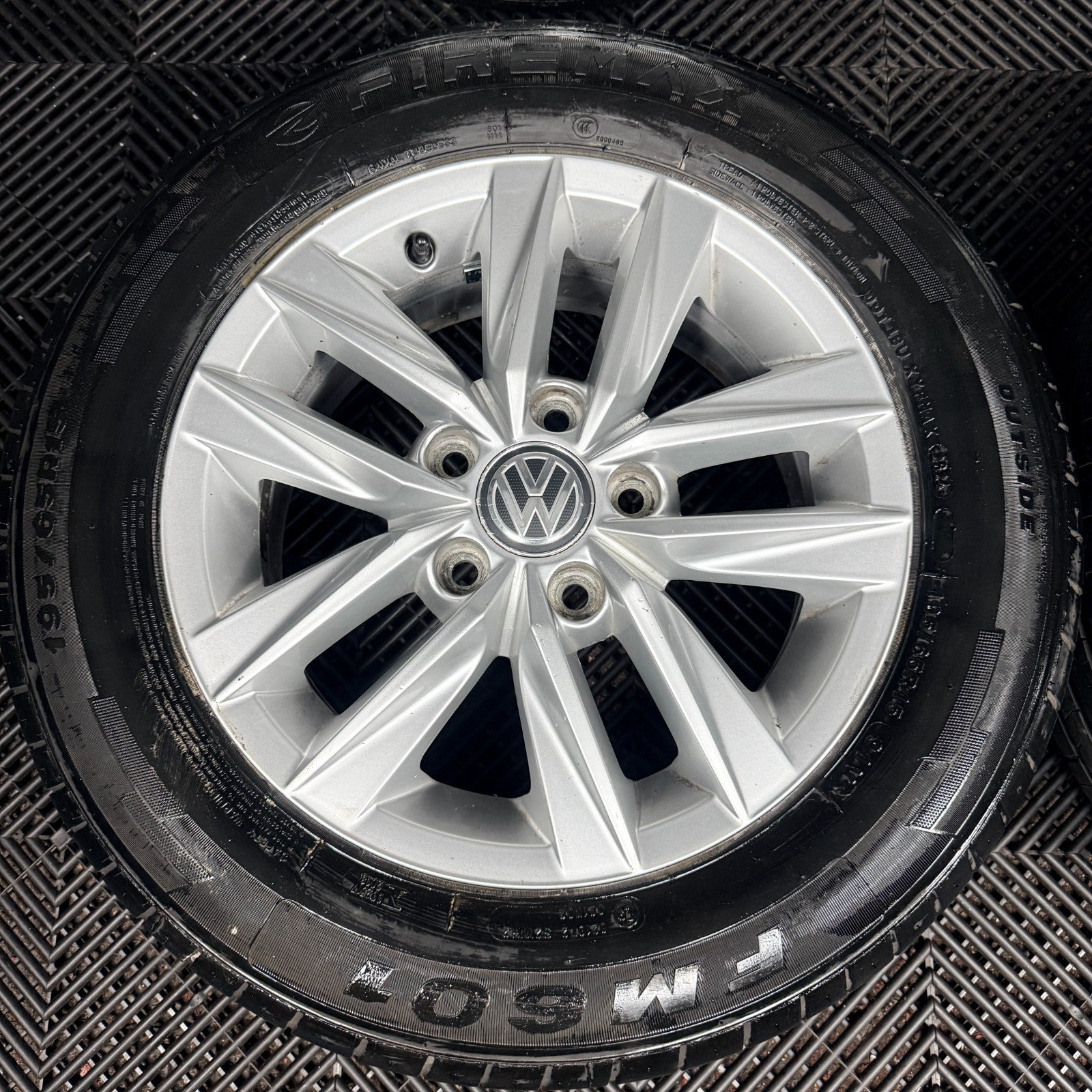 15'' VW Caddy Mk4 Mk3 Caloundra Silver Alloys Wheels Tyres 2K5601025L Genuine