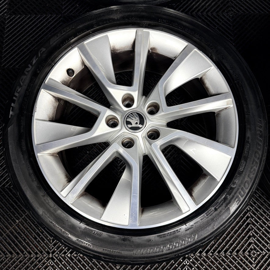 18'' Skoda Karoq Alloy Wheels Tyres Silver DC MK2 57A601025L 5X112 Genuine